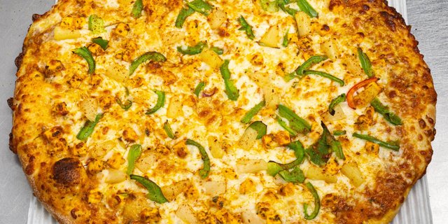 Achari Paneer Pizza