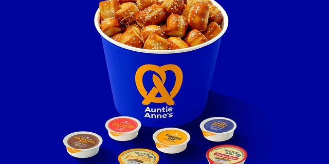 Pretzel Nugget Bucket With Dip Flight