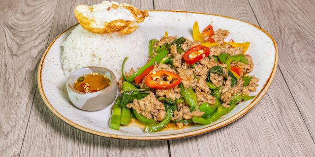• Chicken Pad Kra Pow