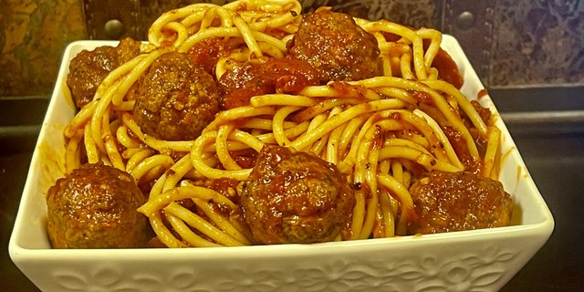 Spaghetti & Meatballs