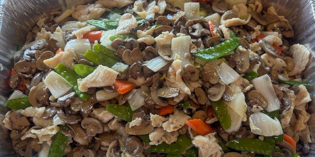 Moo Goo Gai Pan Tray
