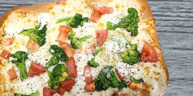White Veggie Flatbread
