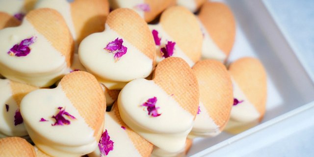 Rose Hazelnut Hearts Platter