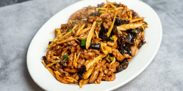 Stir-Fried Pork Slivers w/ Vegetables in Spicy Garlic Sauce