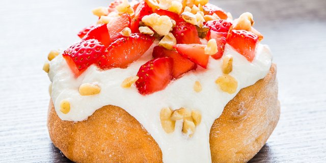 Strawberries & Cream Roll