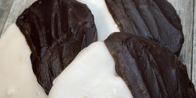 4" Dia Black & White Cookies