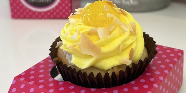 Coco Pineapple Cupcake