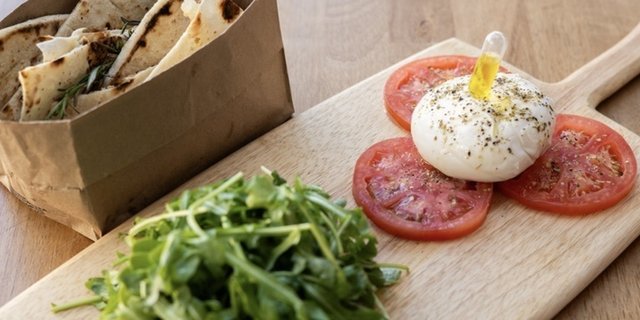 Burrata E White Truffle Oil