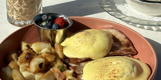 Eggs Benedict