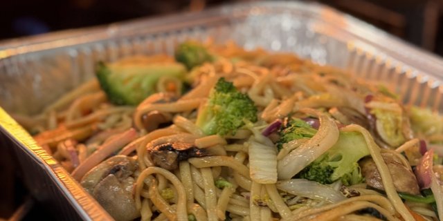 Veggie Lo Mein Tray