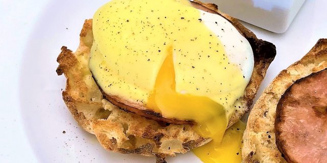 Build-Your-Own Eggs Benedict