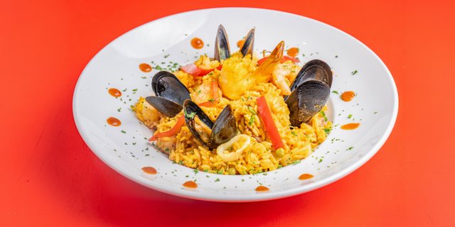 Spicy Paella Seafood Tray