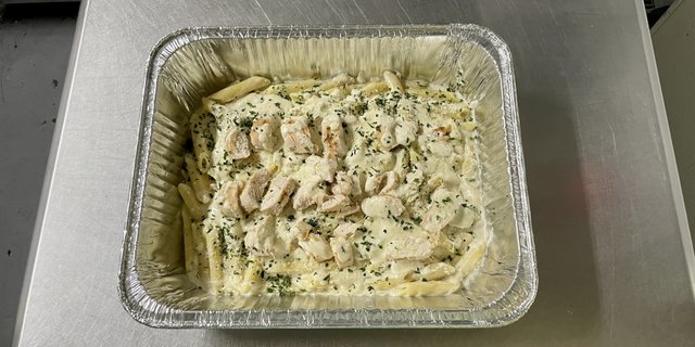 Pan - Pasta Alfredo w/ Grilled Chicken
