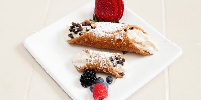 Large Cannoli