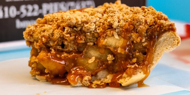 Caramel Apple Crumb Whole Pie