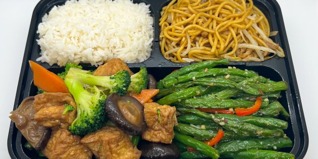 Buddha's Plate & Szechwan String Beans Bento Box