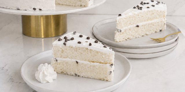 Italian Cannoli Cake Slice