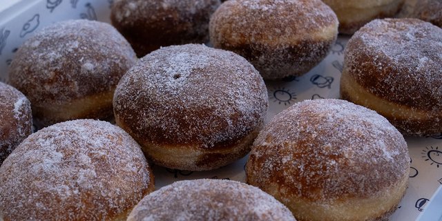 Sugar-Rolled Donut Box