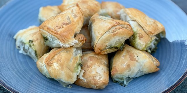 Mini Spinach Pies