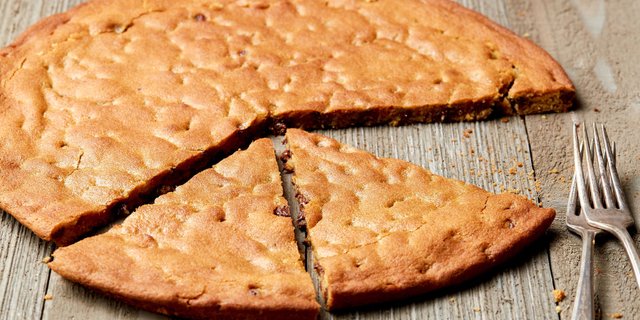 12" Chocolate Chip Cookie Cake