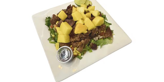 Steak & Mango Salad