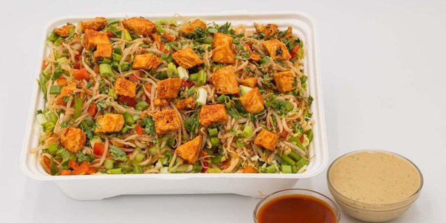 Spicy Thai Chicken & Noodles Power Box