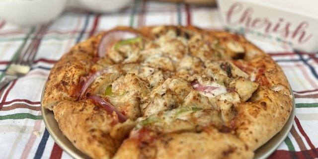Roasted Garlic Chicken Pizza
