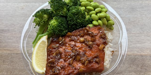 Garlic Salmon Rice Bowl