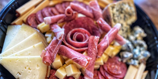 Charcuterie Classic w/ 3 Meats & Cheese