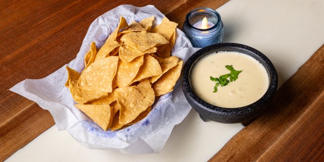 Queso & Chips