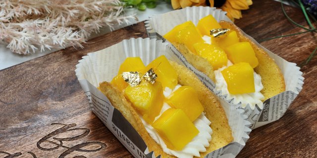 Golden Mange Boat Cake