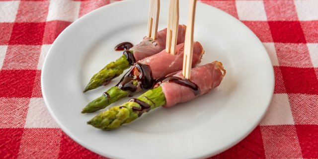Asparagus Wrapped w/ Prosciutto