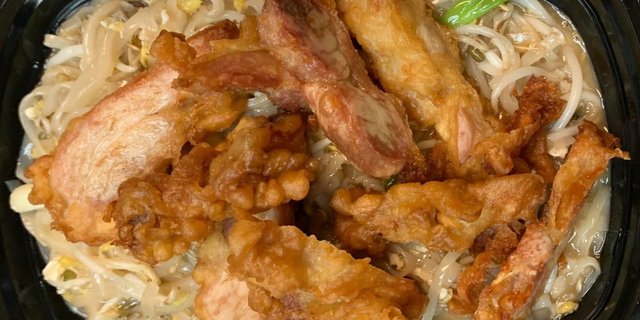 Crispy Chicken Pad Thai
