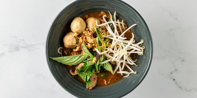 Boat Noodle Soup w/ Pork