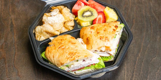 Sandwich & Chips Box Lunch