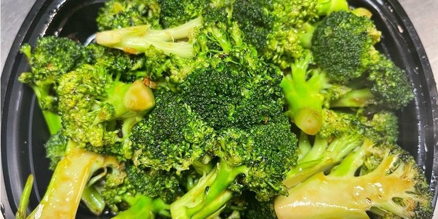 Broccoli w/ Garlic Sauce Luncheon Special