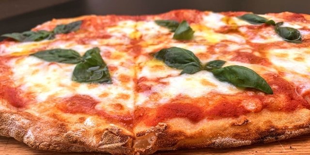 Traditional Margherita Flatbread