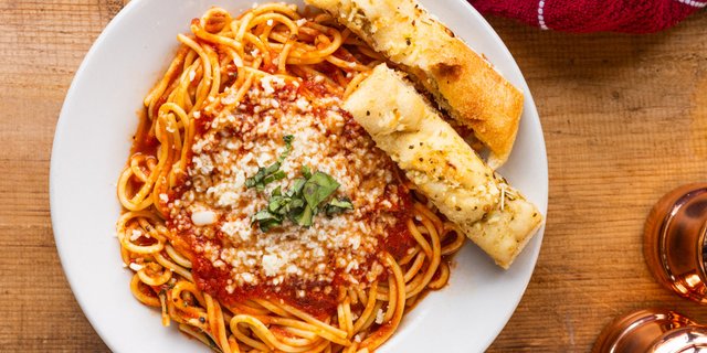Spaghetti w/ Jaboni’s Red Sauce