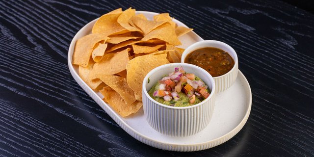 Chips & Guacamole