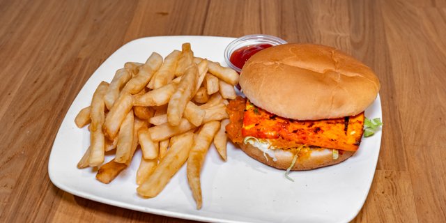 Paneer Tikka Burger