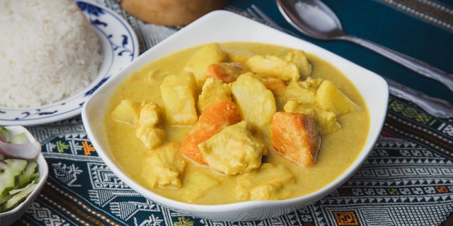 Yellow Chicken Curry