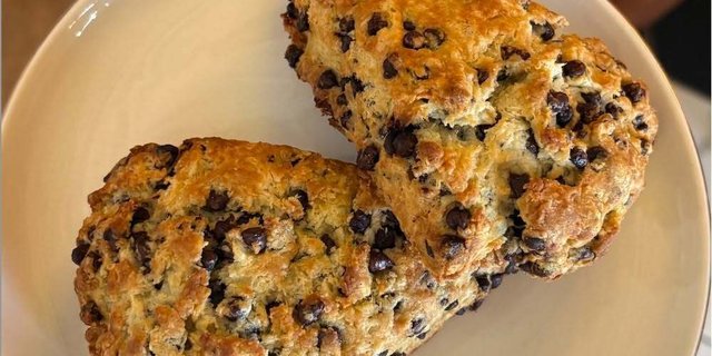 Scones & Cinnamon Rolls Tray