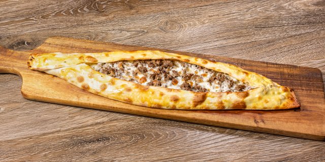 Soujouk & Mozzarella Pide