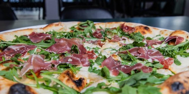 Arugula & Prosciutto Pizza