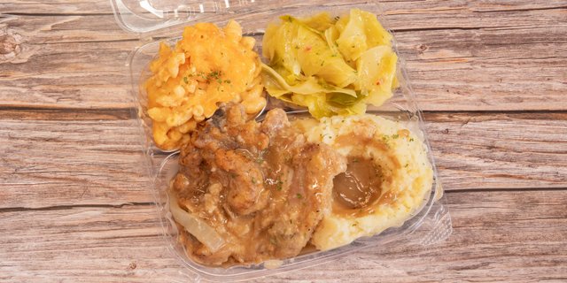Smothered Chop Steaks Tray