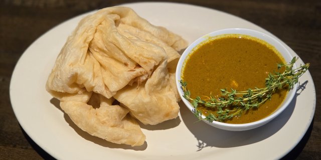 Roti Skin w/ Dahl Puri Buss Up Shut