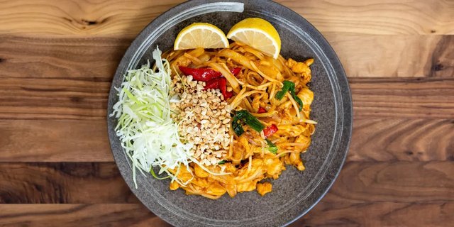 Burmese Spicy Noodle w/ Chicken