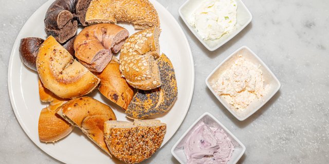12 Bagels & 3 Cream Cheeses Platter