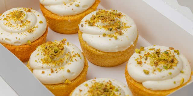 Olive Oil Limoncello Cake Box
