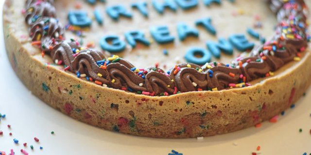 Chocolate Chip Cookie14" Cake